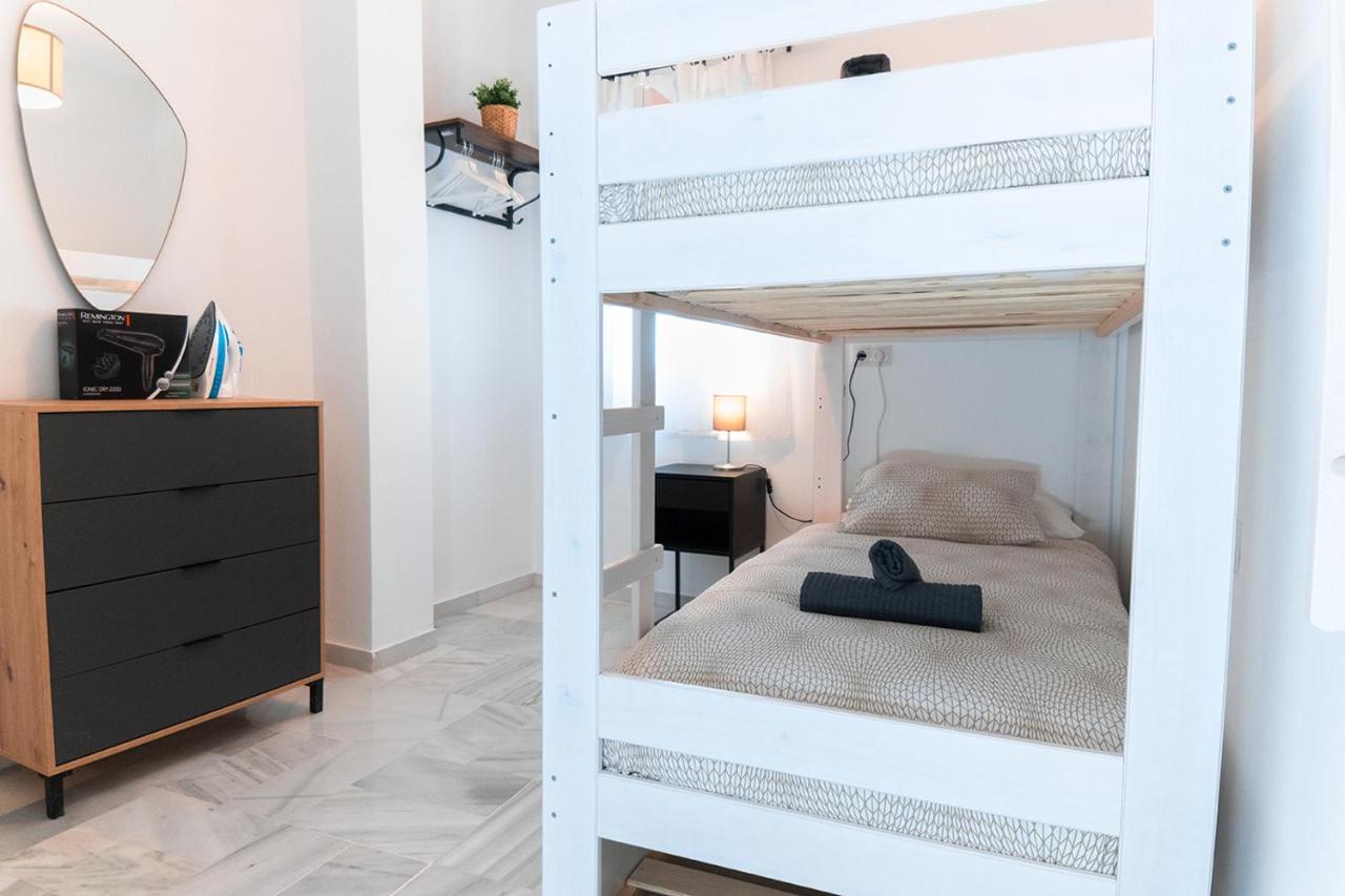 Downtown Apartment With Private Terrace & Jacuzzi Севилья Экстерьер фото