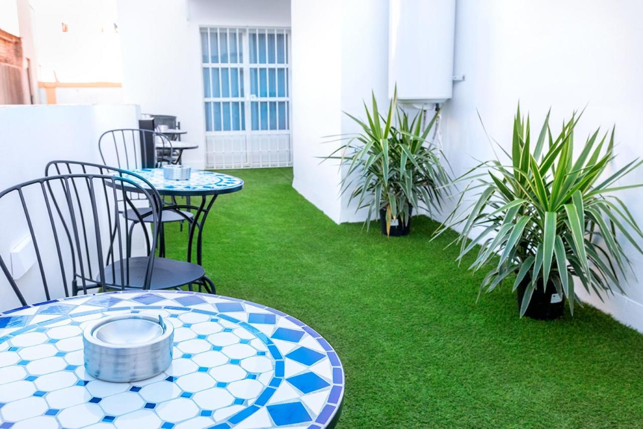 Downtown Apartment With Private Terrace & Jacuzzi Севилья Экстерьер фото