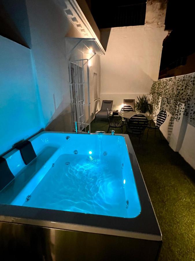 Downtown Apartment With Private Terrace & Jacuzzi Севилья Экстерьер фото